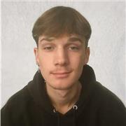 Je suis quelqu’un de pédagogue et créatif. J’ai une petite sœur qui a maintenant 15 ans et qui est dysphasique et dyslexique avec qui j’ai souvent été amené à faire les devoirs.
